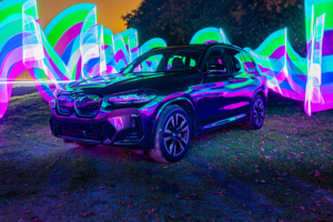 Op een bijzondere manier je auto op de foto? Dat kan met light painten.